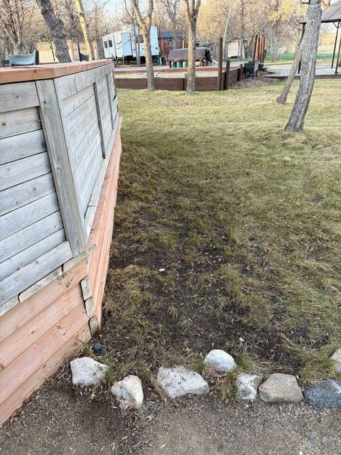 After the spring cleanup: Rock border by the planter